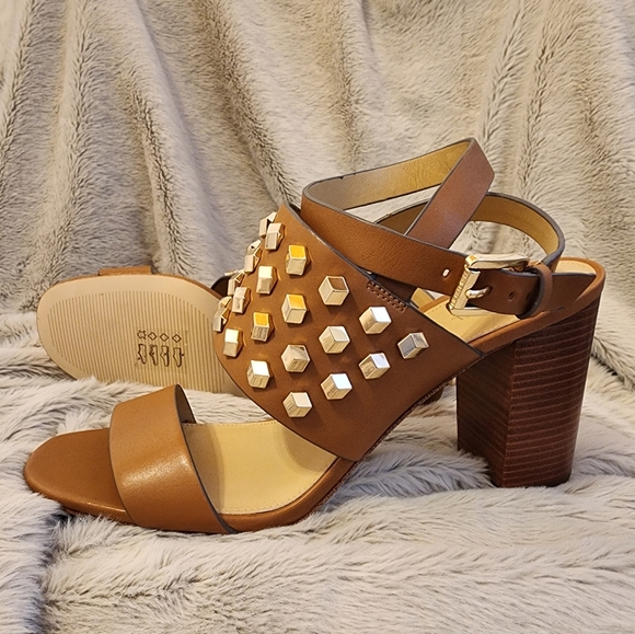Michael Kors Rockstud Sandals 8.5/39 NWOB - Picture 4 of 5